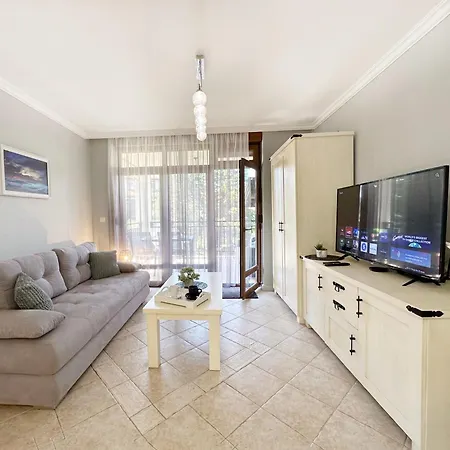 Sm Lovely On The First Line In דירה *