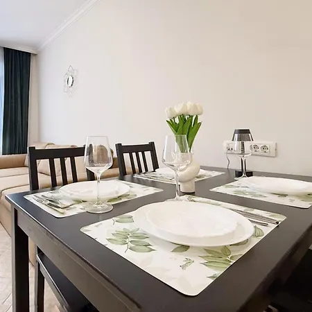 Sm Lovely On The First Line In דירה