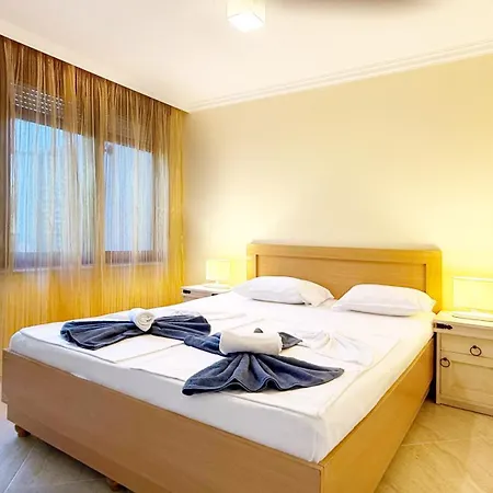 Sm Lovely On The First Line In דירה