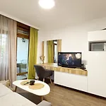 Apartament Sm Lovely On The First Line In