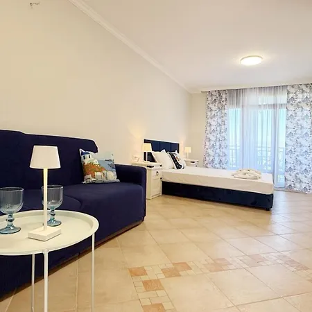 Sm Lovely On The First Line In Appartement