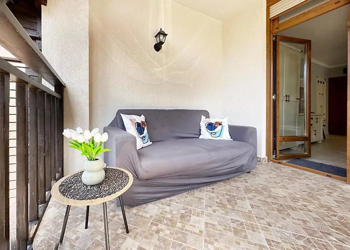 Sm Lovely On The First Line In Διαμέρισμα