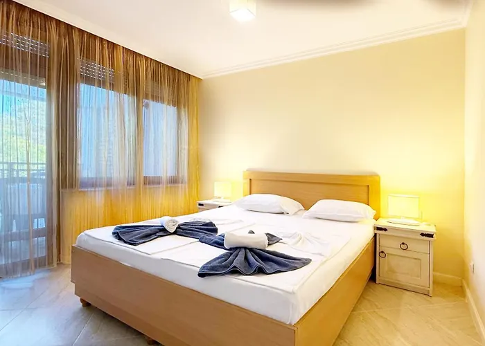 Sm Lovely On The First Line In Διαμέρισμα