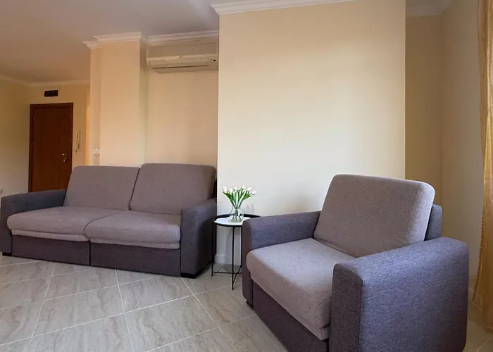 Sm Lovely On The First Line In Διαμέρισμα