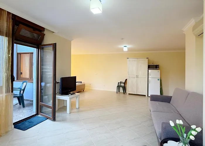 Sm Lovely On The First Line In Σωζόπολη