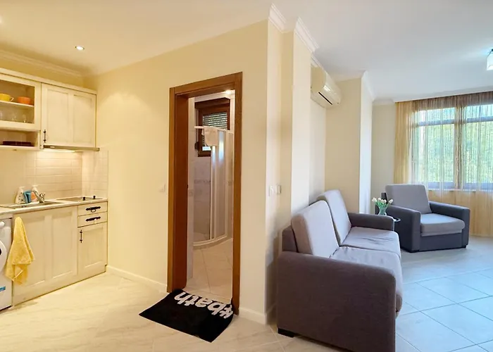 Sm Lovely On The First Line In Διαμέρισμα